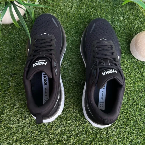 HOKA BONDI  8 Running black and white Shoe men’s size 9D  new