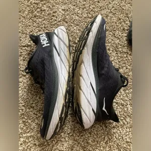 Hoka Clifton 8 Black Running Shoes, Women's Size 9