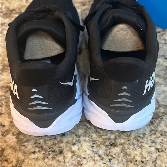 Hoka Clifton 8 black/white Running Shoes 9.5