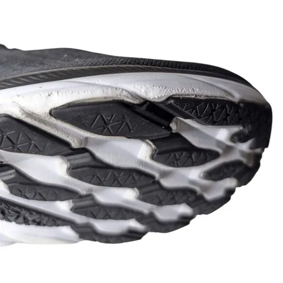 HOKA ONE ONE Clifton 8 Running Shoes Size 7D