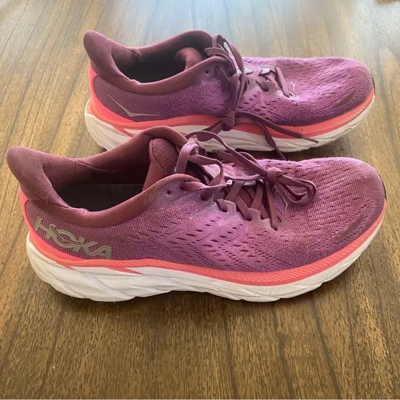 Hoka Womens Clifton 8 size 10B Grape Wine / Beautyberry Sneakers