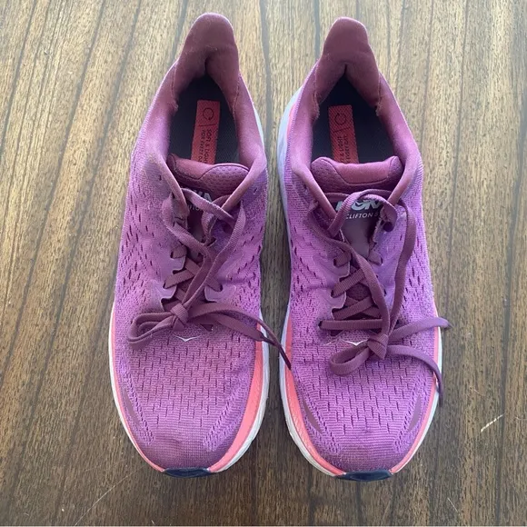 Hoka Womens Clifton 8 size 10B Grape Wine / Beautyberry Sneakers