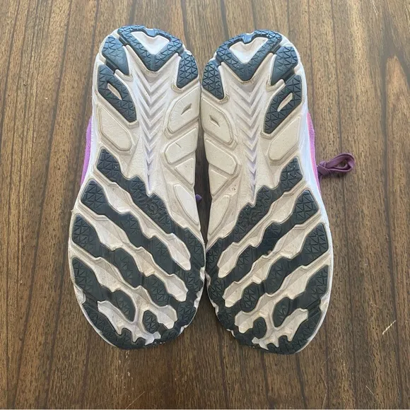 Hoka Womens Clifton 8 size 10B Grape Wine / Beautyberry Sneakers