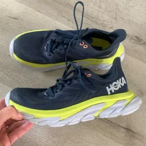 HOKA Women's Clifton Edge Running Shoes, Moonlit Ocean/Primrose, size 8