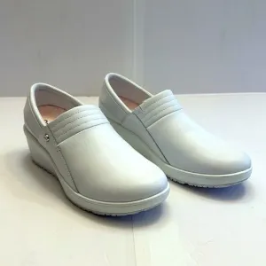 Infinity women’s nursing slip on shoes size 9