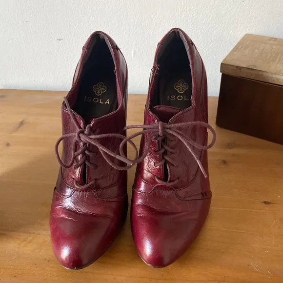 Isola blood red buttery leather Oxford lace up ankle booties 6.5