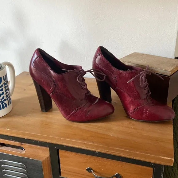 Isola blood red buttery leather Oxford lace up ankle booties 6.5