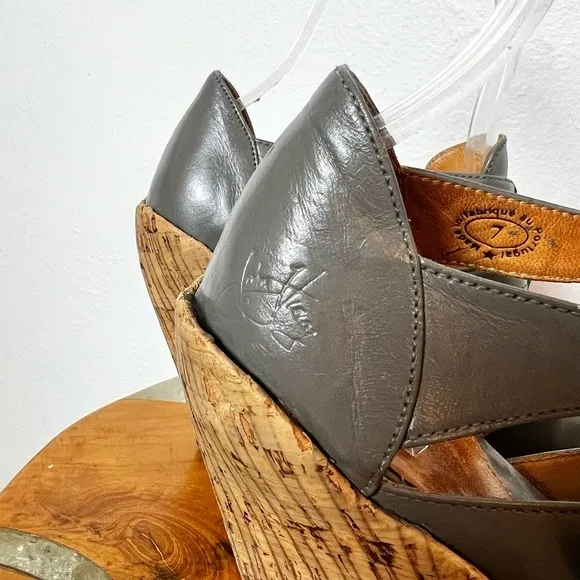 JOHN FLUEVOG Grey Gray Leather FARRAH Buckled Ankle Cork Wedge Boots Shoes 7
