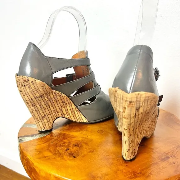 JOHN FLUEVOG Grey Gray Leather FARRAH Buckled Ankle Cork Wedge Boots Shoes 7