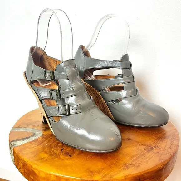 JOHN FLUEVOG Grey Gray Leather FARRAH Buckled Ankle Cork Wedge Boots Shoes 7