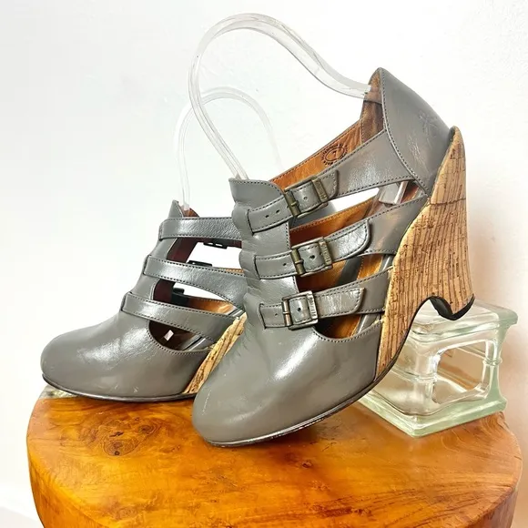 JOHN FLUEVOG Grey Gray Leather FARRAH Buckled Ankle Cork Wedge Boots Shoes 7