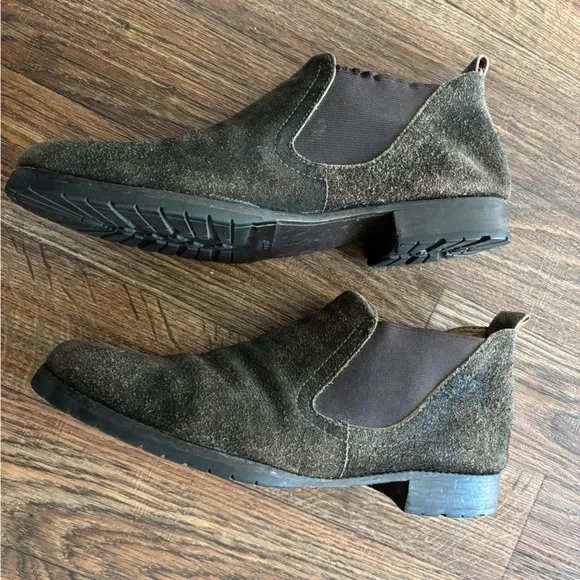 John Varvatos collection Shaggy Suede Low Chelsea Boot in Brown Size 12M-  $698