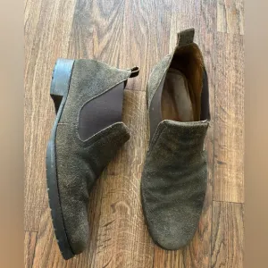 John Varvatos collection Shaggy Suede Low Chelsea Boot in Brown Size 12M-  $698