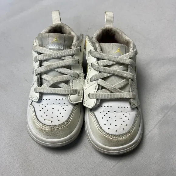 Jordan 1 Low SE Toddler Sneakers White Yellow Hook and Loop Shoes 7C