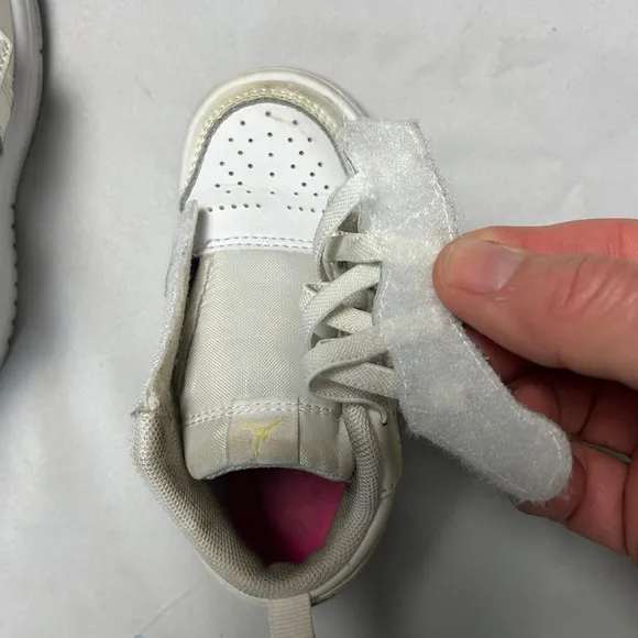 Jordan 1 Low SE Toddler Sneakers White Yellow Hook and Loop Shoes 7C