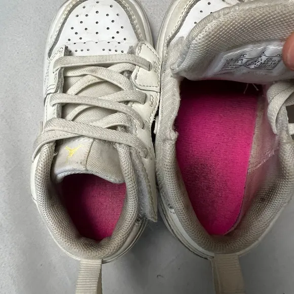 Jordan 1 Low SE Toddler Sneakers White Yellow Hook and Loop Shoes 7C