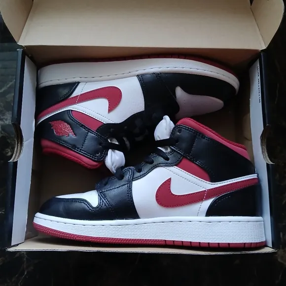 Jordan 1 Mid Streetwear/Basketball Shoes Size 5 Youth/6.5 Women