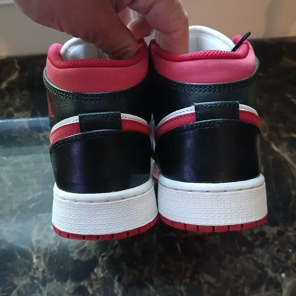 Jordan 1 Mid Streetwear/Basketball Shoes Size 5 Youth/6.5 Women