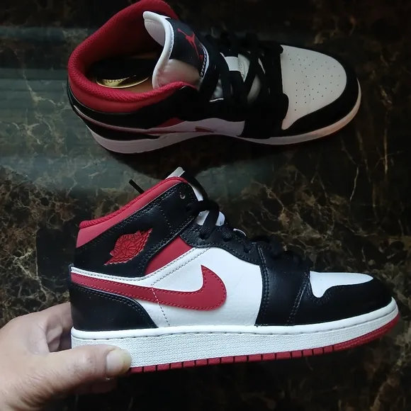 Jordan 1 Mid Streetwear/Basketball Shoes Size 5 Youth/6.5 Women