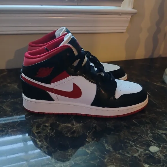Jordan 1 Mid Streetwear/Basketball Shoes Size 5 Youth/6.5 Women