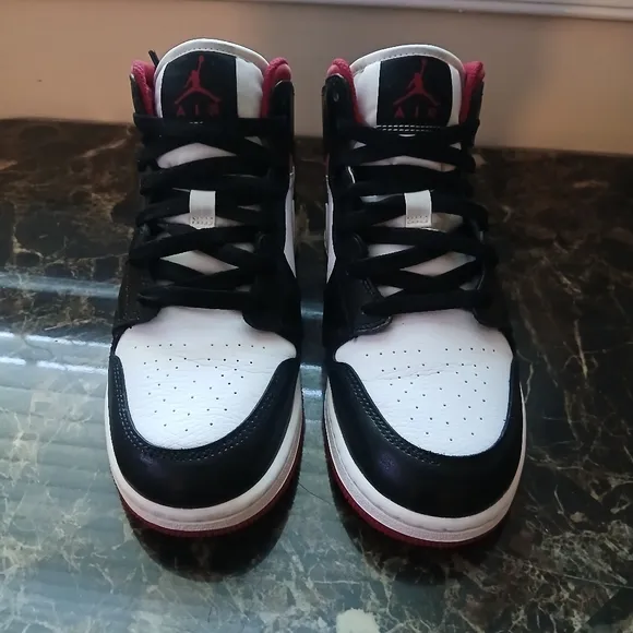 Jordan 1 Mid Streetwear/Basketball Shoes Size 5 Youth/6.5 Women