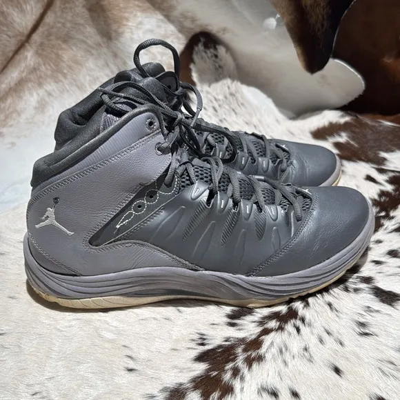 Jordan men's prime fly dark grey white basketball shoe sz 12.5 B49