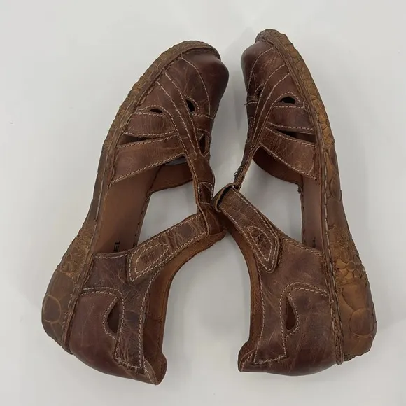 Josef Seibel Rosalie 29 Closed Toe Sandals in Brandy - Size 6-6 1/2 (37)