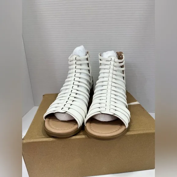 Journee Collection Womens Delilah Gladiator Sandals. Size 6.5WD. Color: White