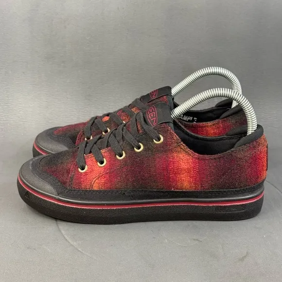 KEEN Elsa IV Sneaker shoes Womens size 7 Red/Black Plaid