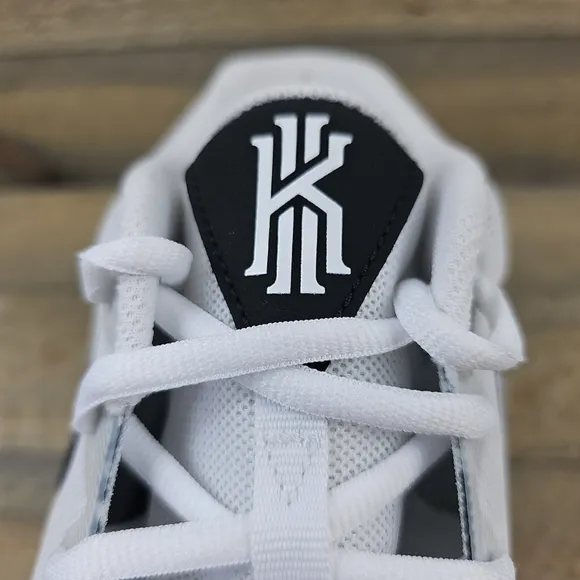 Kyrie Flytrap VI White Black Men's Basketball Shoes Sneakers  NEW