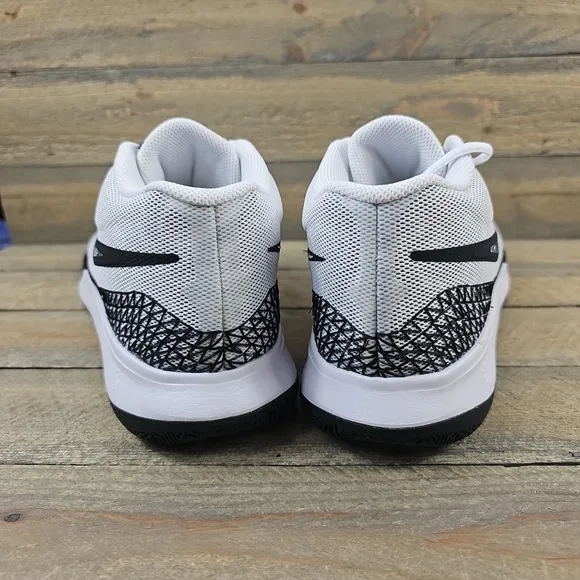 Kyrie Flytrap VI White Black Men's Basketball Shoes Sneakers  NEW