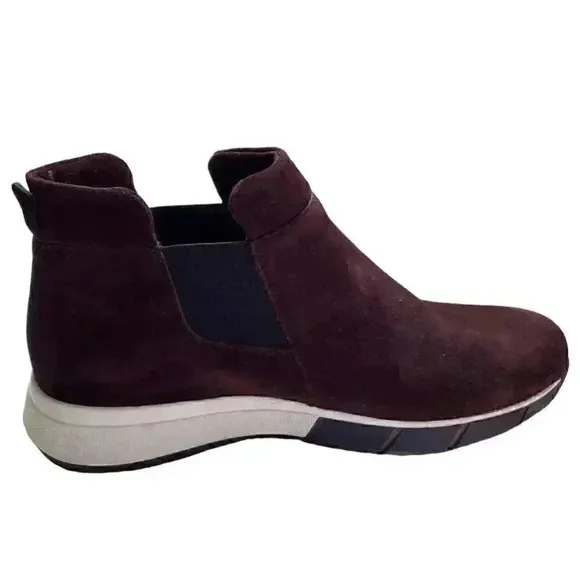 La Canadienne Chelsea Boots Shoes Women 10 M 42 Red Waterproof Suede Slip On