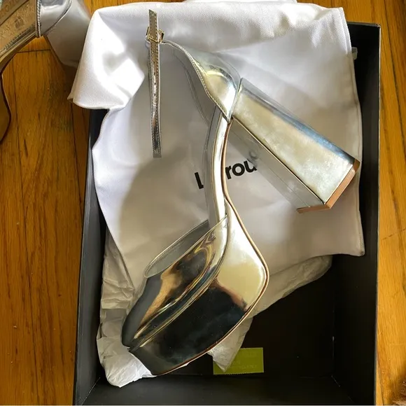 Larroude Ari Pumps Silver Specchio platforms shoes heels revolve Sz 9 box