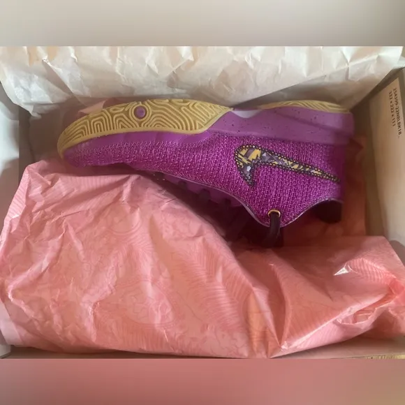 **LIKE NEW** Youth 6Y Lebron XX “Young Heirs” shoes