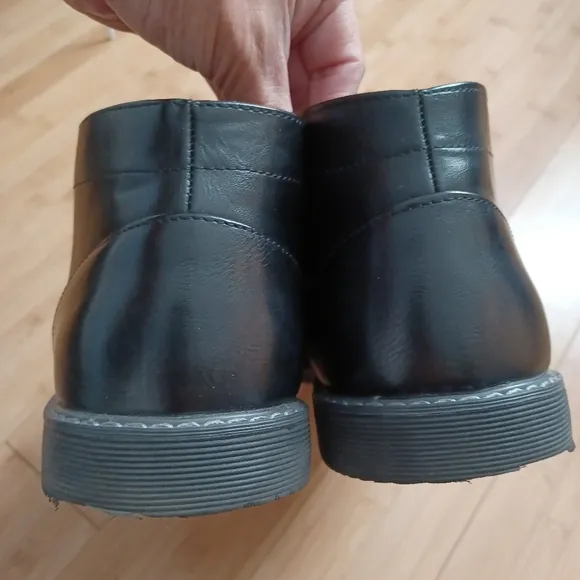 London Fog Memory Foam Chukka Shoes 10.5