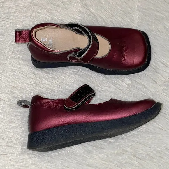 Love Moschino Burgundy Girls Sz 4 Mary Jane Leather Rubber Logo Shoes