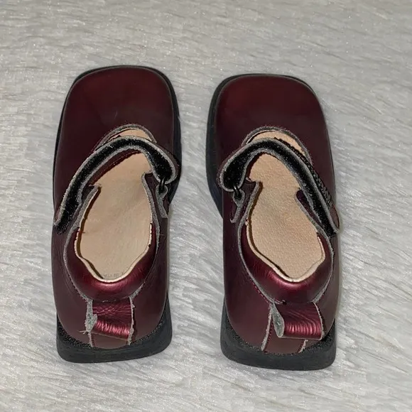 Love Moschino Burgundy Girls Sz 4 Mary Jane Leather Rubber Logo Shoes