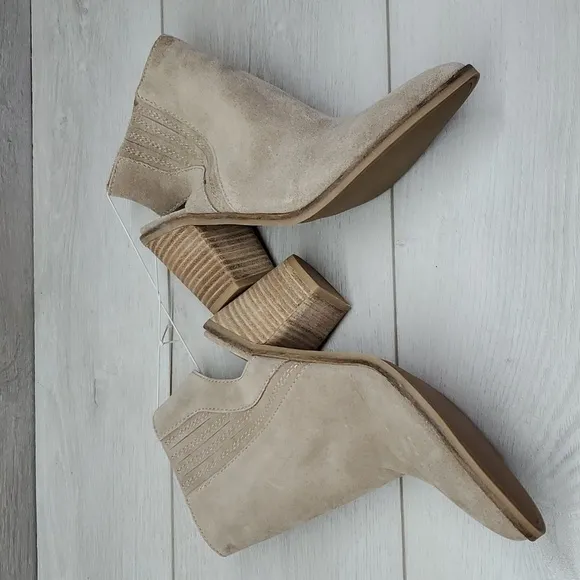 Lucky Brand Women Like New  Shyna Ankle Leather Heels Boots shoes sz 7.5M