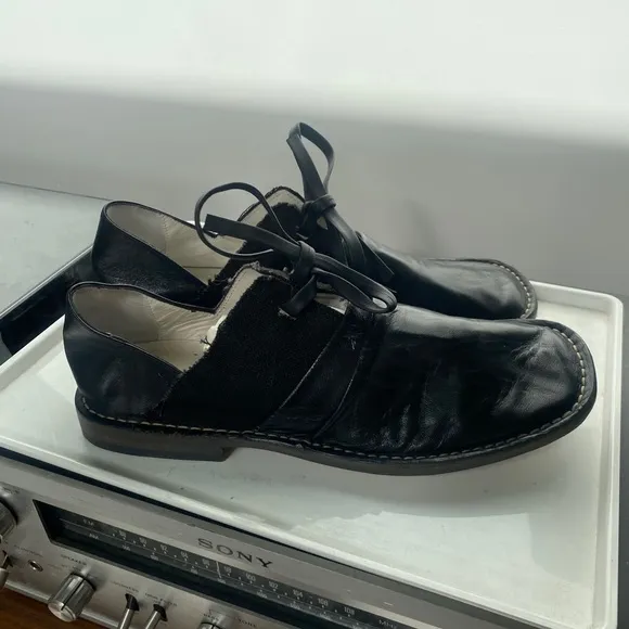 malloni Lace Up shoes in black. sz 39. retail $352