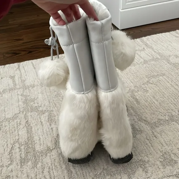 Manitobah Mukluks White Fur Nappa tall Boots