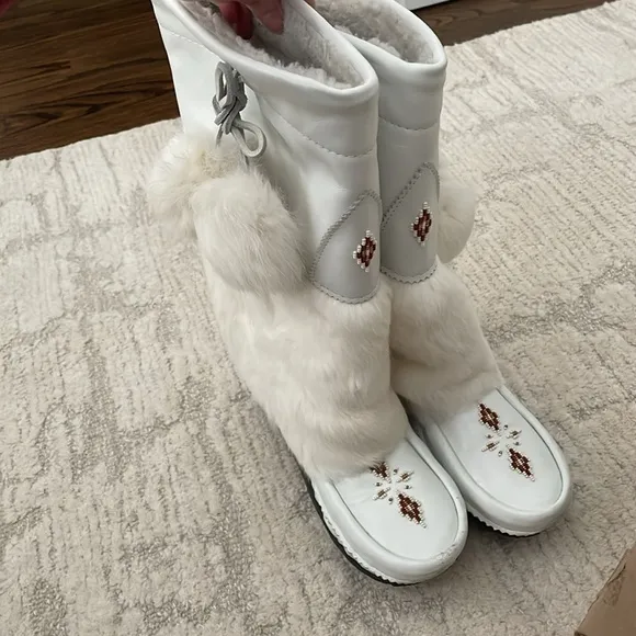 Manitobah Mukluks White Fur Nappa tall Boots