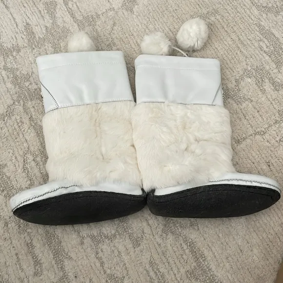 Manitobah Mukluks White Fur Nappa tall Boots
