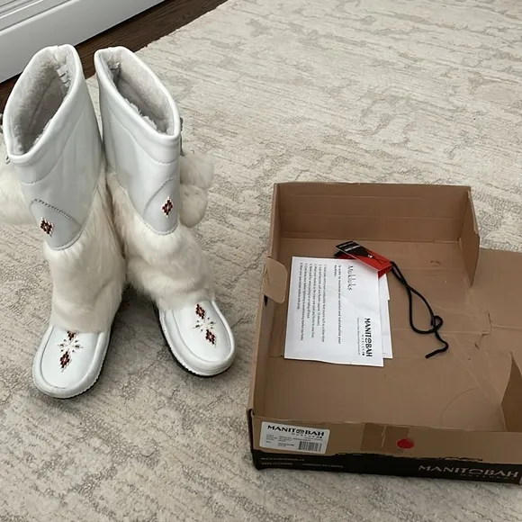 Manitobah Mukluks White Fur Nappa tall Boots