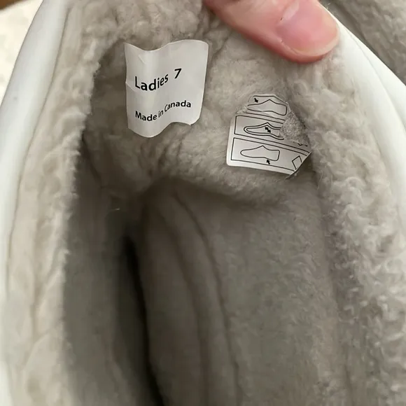 Manitobah Mukluks White Fur Nappa tall Boots