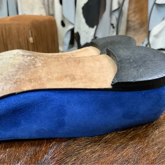 Manolo Blahnik Blue Suede Ballet Flats womens 37 1/2 GREAT SHAPE