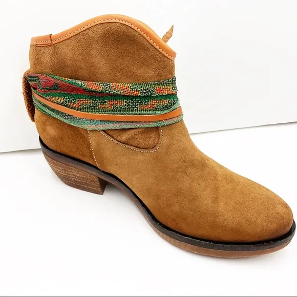 🆕{Manuel Alves} Western Leather Ankle Booties