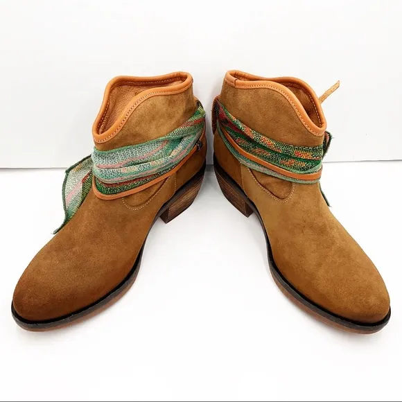 🆕{Manuel Alves} Western Leather Ankle Booties