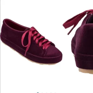 Melissa Be blocked super comfy cushioned foodbed sneaker size 6 and 7, new