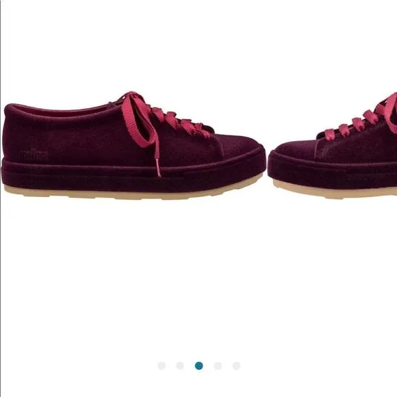 Melissa Be blocked super comfy cushioned foodbed sneaker size 6 and 7, new