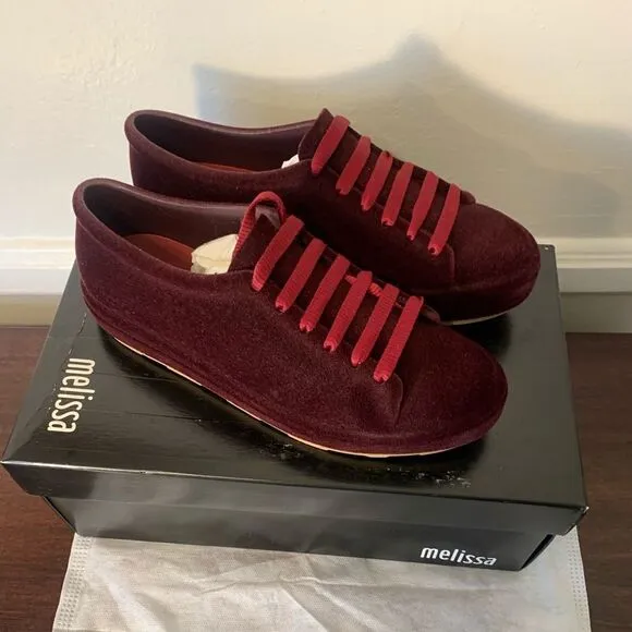 Melissa Be blocked super comfy cushioned foodbed sneaker size 6 and 7, new